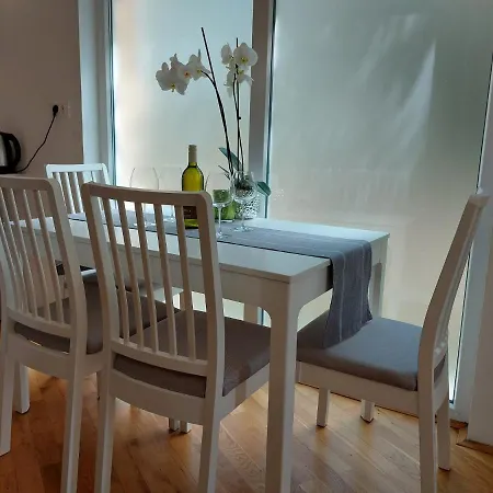 Apartament Davor *